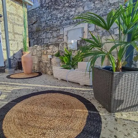 Kaya House * Nerezisca