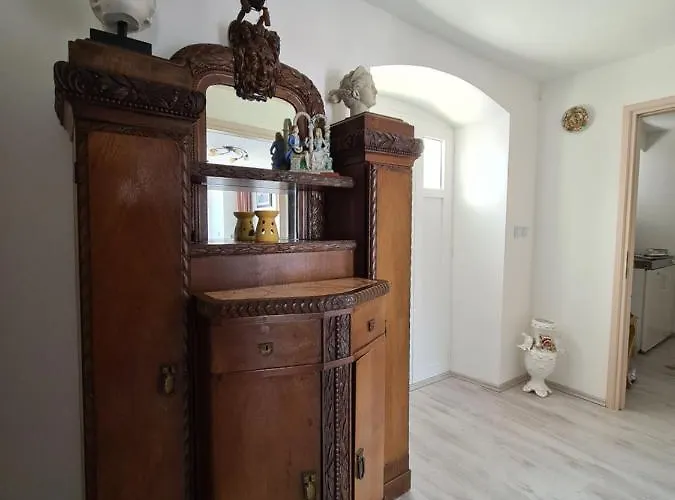 Kaya House Nerezisca